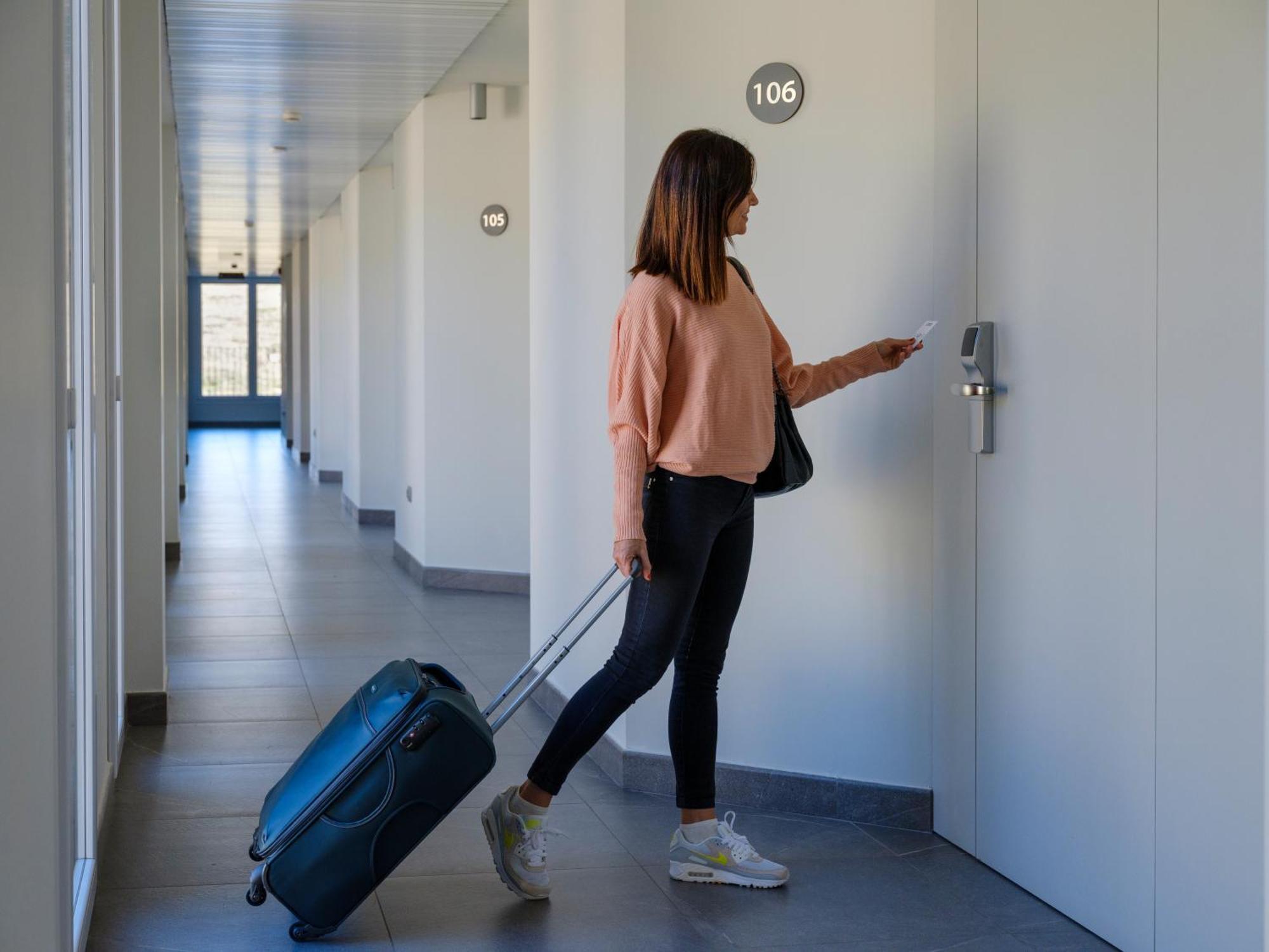Hotel Campusphi أثيبو المظهر الخارجي الصورة